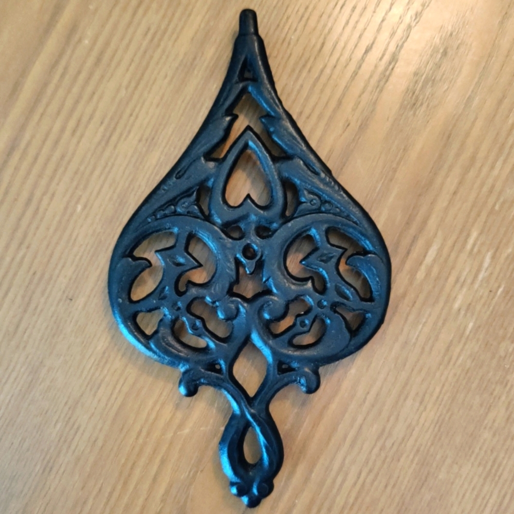 Wilton cast iron trivet